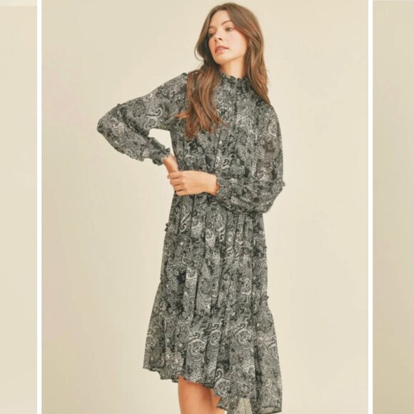 Beautiful Multi Tiered Dress - Picture 3 of 9